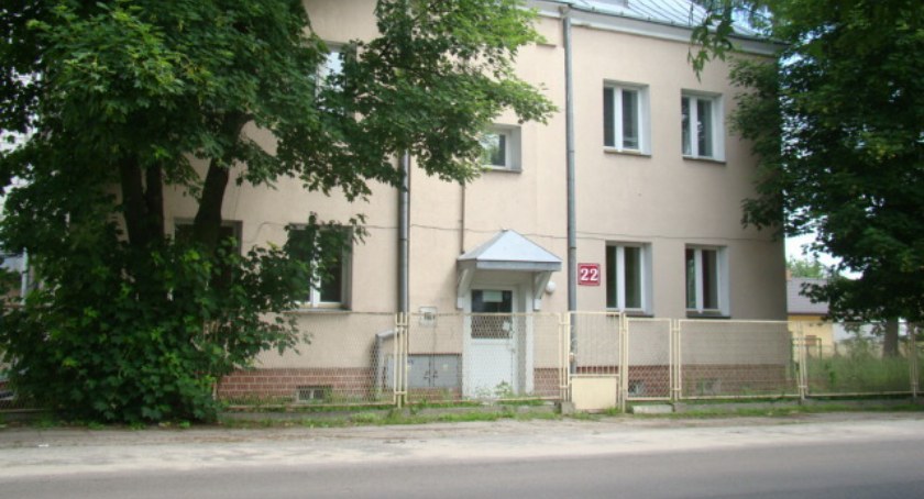 Nieruchomość w Rykach z budynkiem biurowo-usługowym (na zdjęciu), garażami ma powierzchnię 0,1935 ha. Cena podana w wykazie to 1,8 mln zł 
