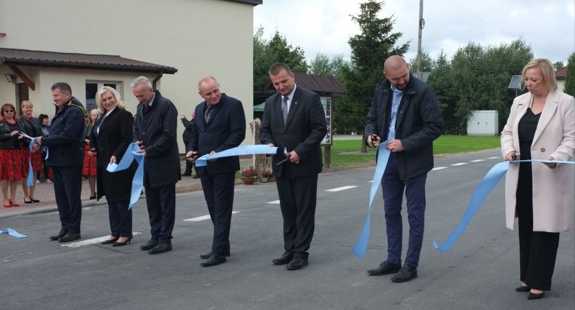 Przecięcie wstęgi oznaczało symboliczny zakończenie inwestycji