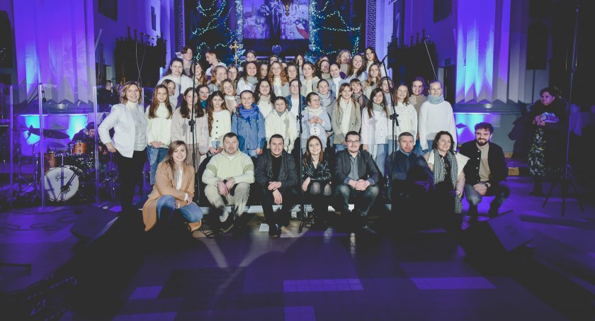 Zdjęcie: Schola Niebieskie Owieczki w kościele Najświętszego Zbawiciela w Rykach