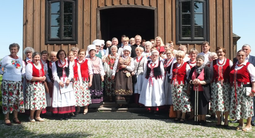 W przeglądzie wzięło udział pięć zespołów i jedna solistka