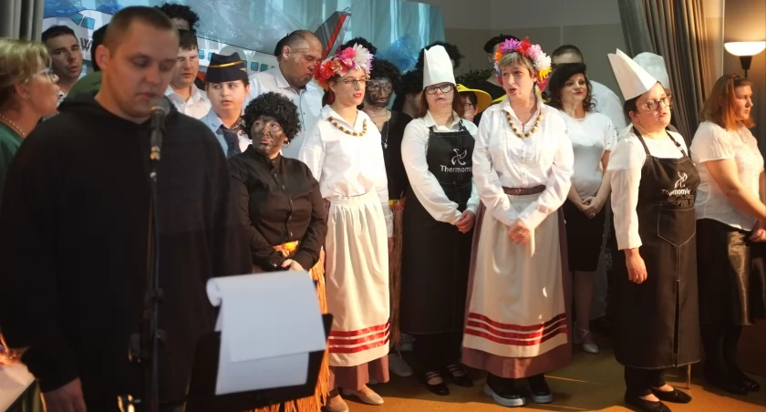 Na scenie zaprezentowało się kilkadziesiąt uzdolnionych warsztatowiczów
