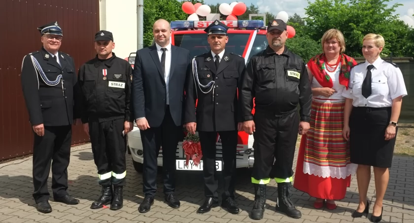 Po przekazaniu kluczyków, samochód już formalnie trafił do rąk strażaków ze Swat