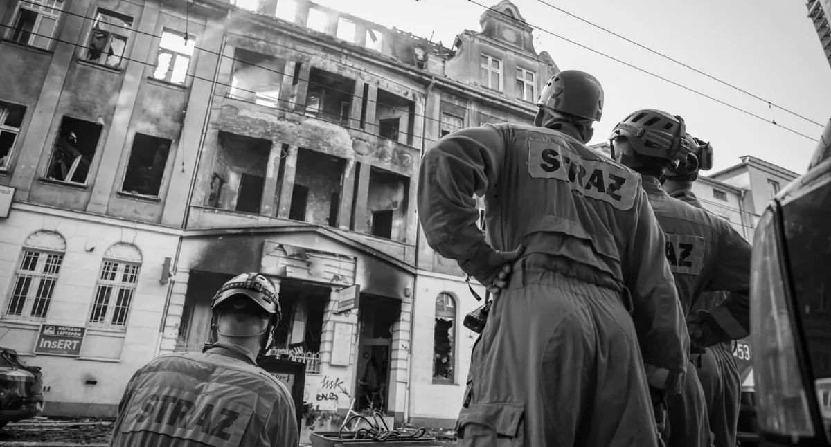 Straż i Policja, Syreny zawyły hołdzie strażaków Poznania - zdjęcie, fotografia