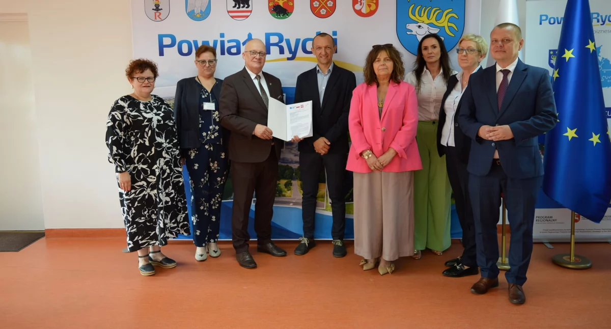 Ogromna inwestycja w przyszłość! Powiat Rycki modernizuje szkoły z OZE – ogromne pieniądze na ekologiczną edukację!