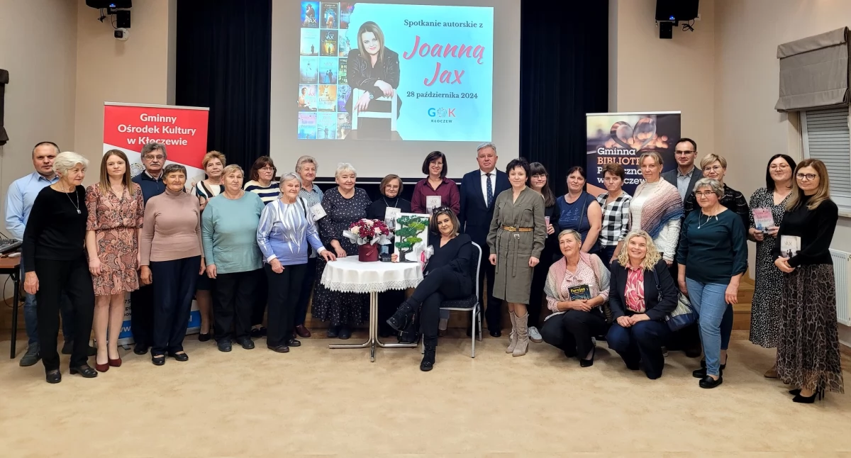 Wydarzenia Kulturalne, Pisarka która podbiła serca milionów odwiedziła Kłoczew! Joanna spotkała czytelnikami! - zdjęcie, fotografia