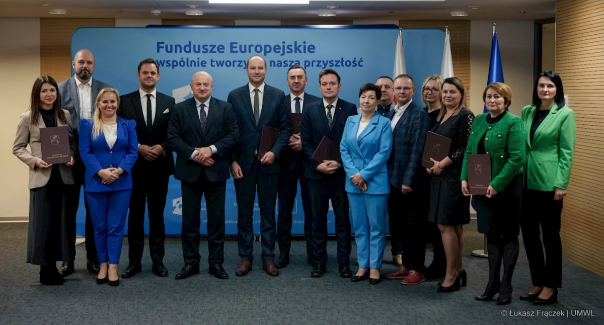 Uroczyste podpisanie umów o dofinansowanie projektów w ramach Działania 8.5 Usługi społeczne z przedstawicielami 7 gmin z województwa lubelskiego, źródło: Łukasz Frączek, UMWL.
