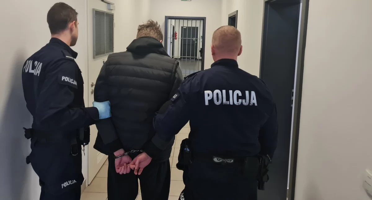 Straż i Policja, latek kosą zatrzymany przez policję poszukiwany kradzieże - zdjęcie, fotografia