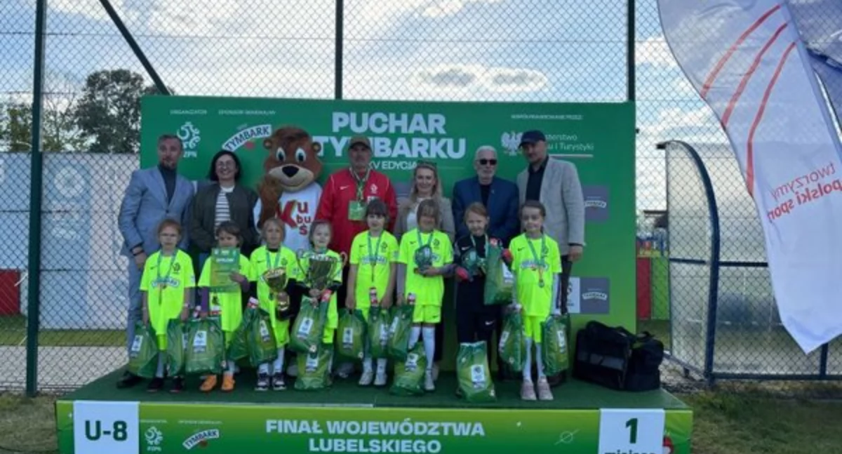 Inne Sporty, Małe piłkarki Nowodworu najlepsze regionie (FOTO) - zdjęcie, fotografia