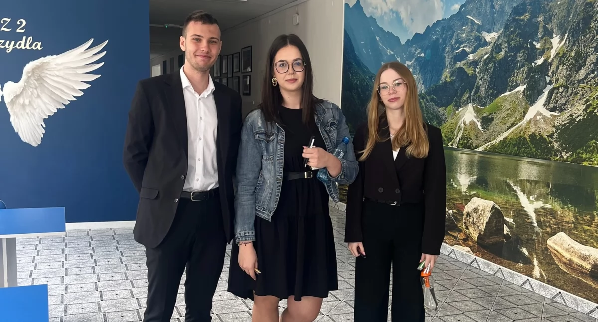 Szkoły i Przedszkola, Dęblinie podium! Maturzyści technicy rekordową zdawalnością - zdjęcie, fotografia
