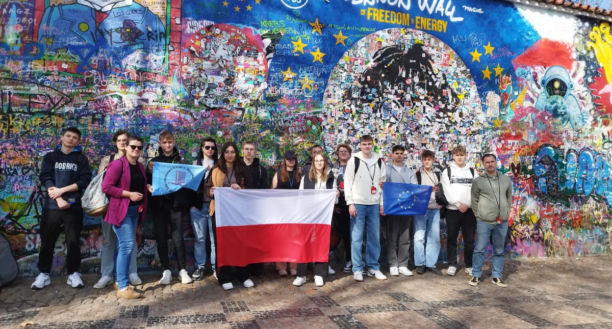 Szkoły i Przedszkola, Uczniowie nauczyciele Budowlanki uczą zwiedzają Europę Erasmusem - zdjęcie, fotografia