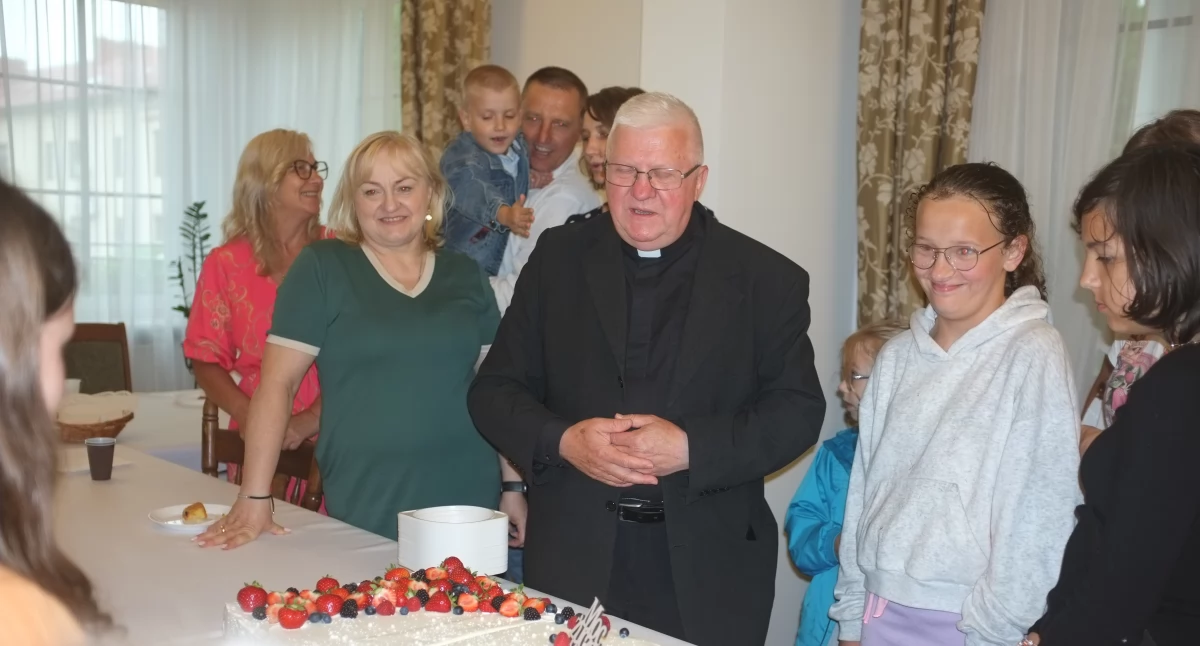 Kościół i Religia, Ksiądz Stanisław Chodźko obchodzi lecie kapłaństwa - zdjęcie, fotografia