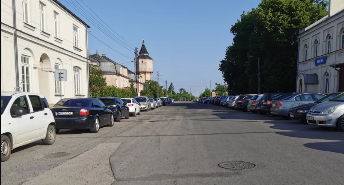 Inwestycje, drogowa pułapka sercu miasta Kierowcy ryzykują zwleka remontem - zdjęcie, fotografia