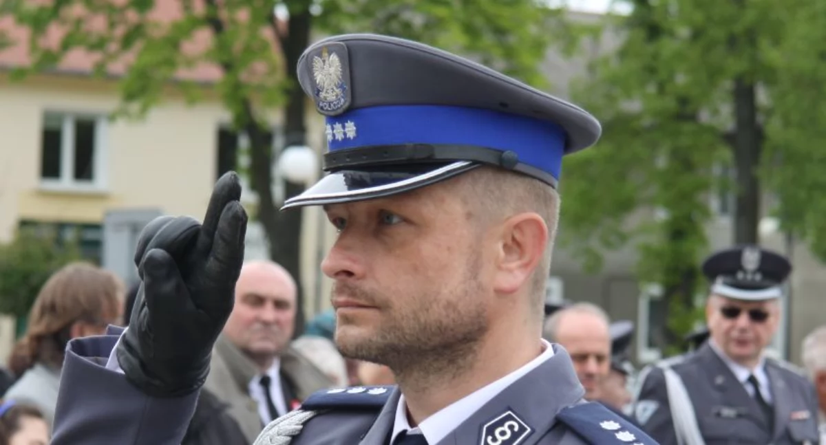 Straż i Policja, Komendant komisariatu żegna Dęblinem - zdjęcie, fotografia