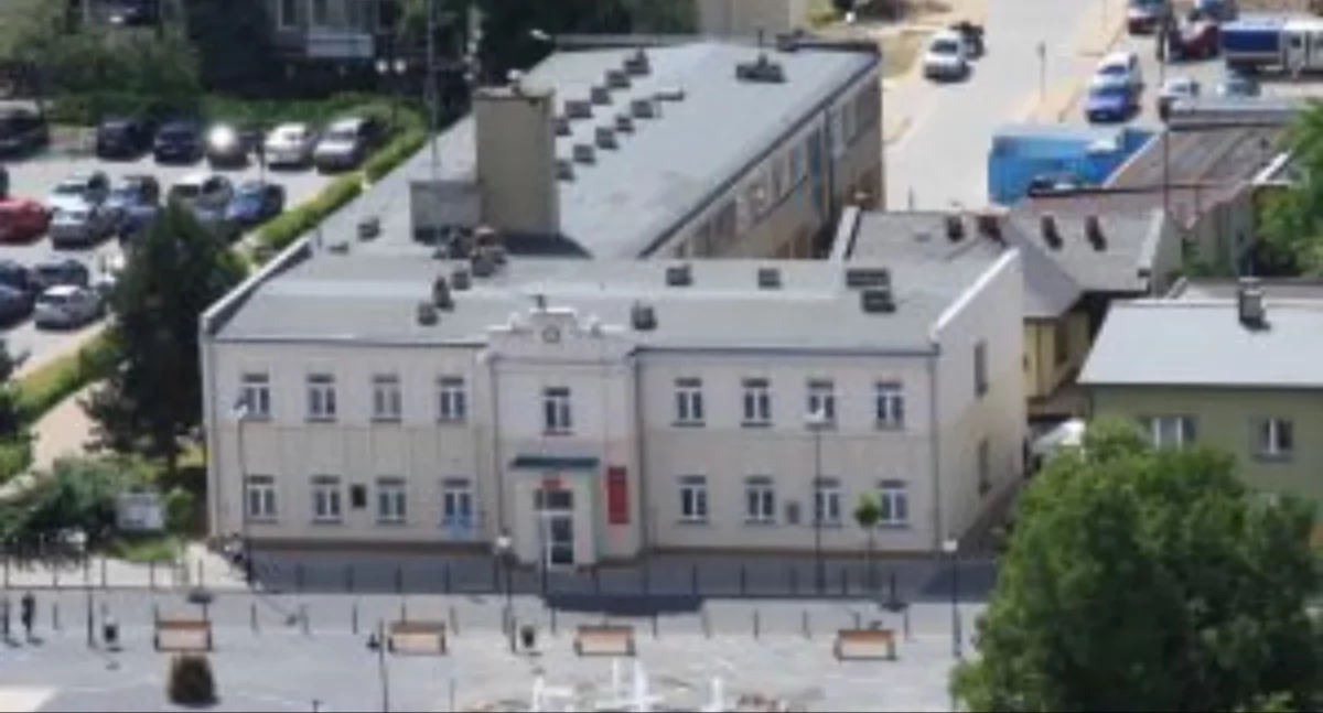 Społeczeństwo, Dęblin szuka Naczelnika Wydziału Oświaty sprawdź praca Ciebie! - zdjęcie, fotografia