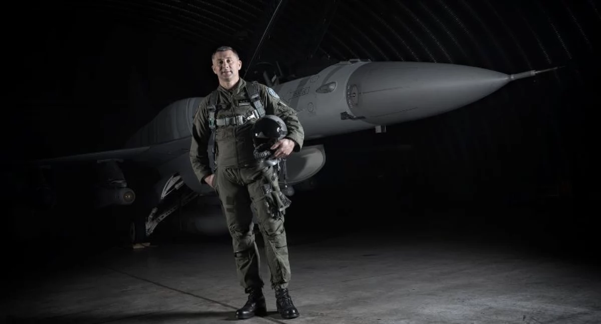 Wojsko i WOT, Pułkownik pilot Grzegorz Ślusarz spełnił marzenie Kamila Stocha - zdjęcie, fotografia
