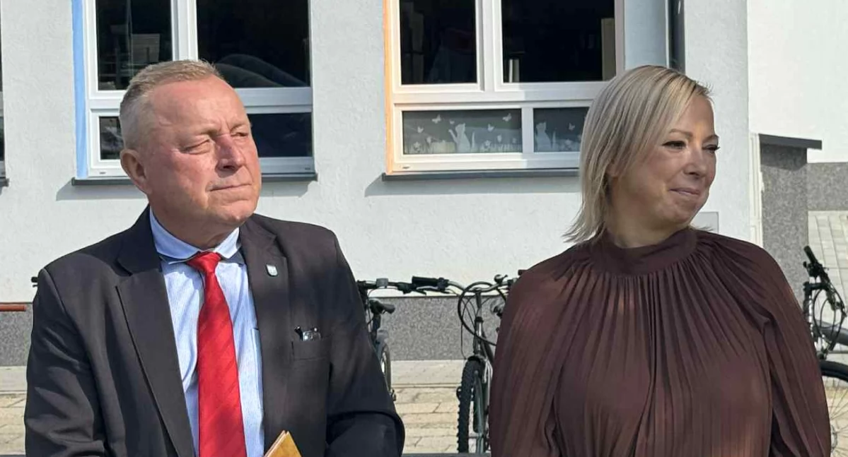 Szkoły i Przedszkola, Uczniowie „Czwórki” Dęblinie czytali Kochanowskiego - zdjęcie, fotografia