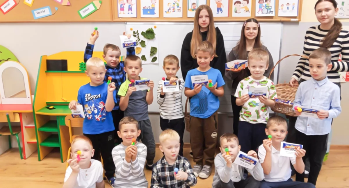 Szkoły i Przedszkola, Wyjątkowy Dzień Chłopaka Czernicu! Uśmiechy życzenia upominki - zdjęcie, fotografia