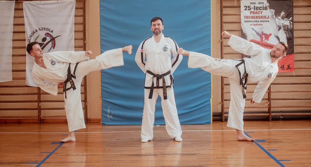 Sporty Walki, Ćwierć wieku działalności trenerskiej Jarosława Bigosa Dęblińska Szkoła Taekwon jesienią zapraszają mocne szkolenia! - zdjęcie, fotografia