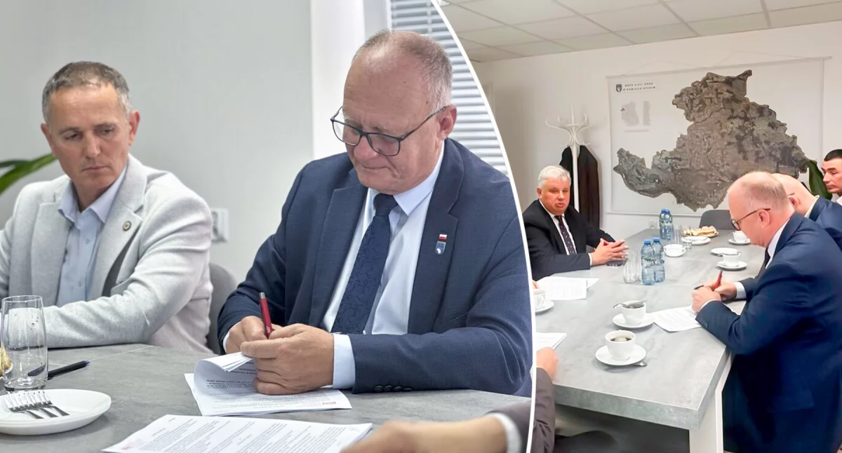Inwestycje, Będą drogi! Powiat podpisał umowy remonty gminach Kłoczew Nowodwór - zdjęcie, fotografia
