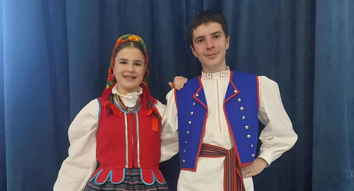 Społeczeństwo, Zespół Tańca Ludowego dostanie stroje regionalne prawie - zdjęcie, fotografia