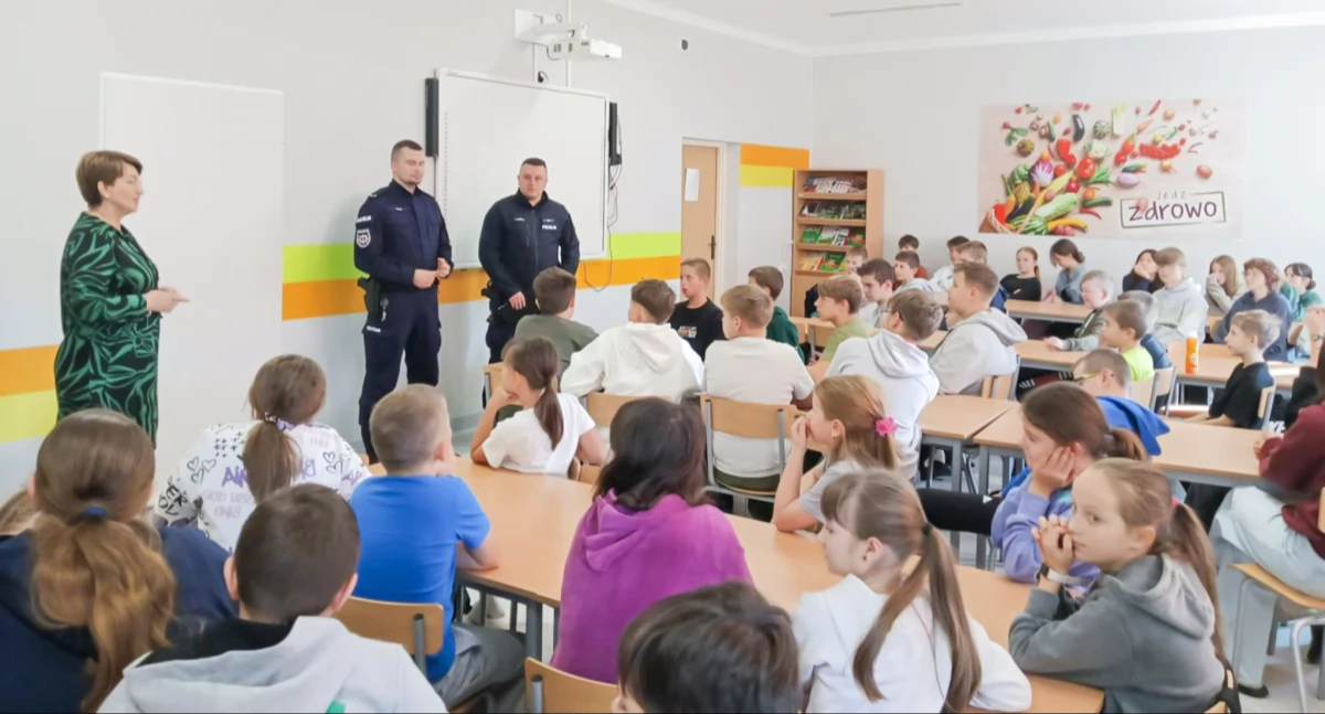 Szkoły i Przedszkola, Bezpieczeństwo drodze sieci Policjanci uczyli dzieci szkole! - zdjęcie, fotografia