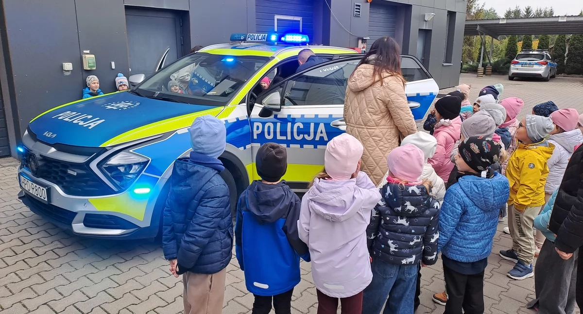 Szkoły i Przedszkola, Przedszkolaki trafiły komendę Policji - zdjęcie, fotografia
