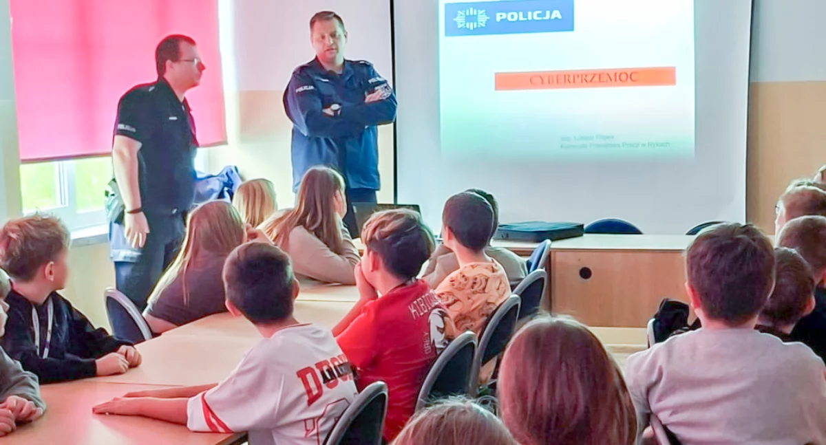 Straż i Policja, tylko lekcje działo spotkaniu „czwórce” - zdjęcie, fotografia