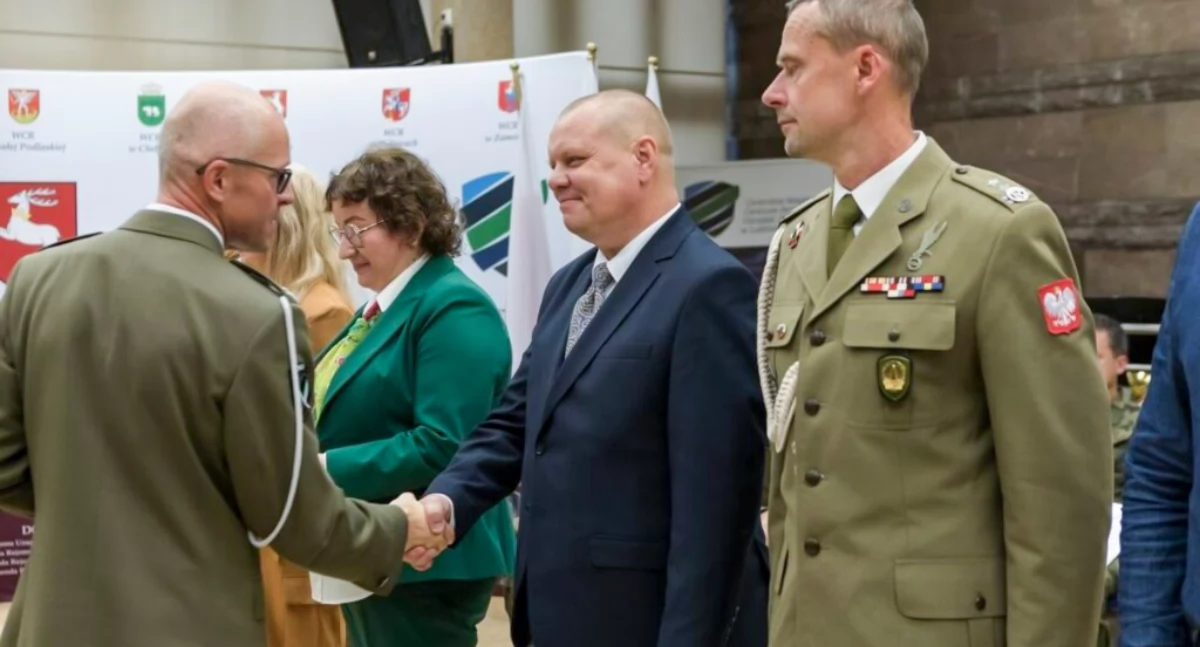 Wojsko i WOT, Dyrektor szkoły wyróżnieniem ministra obrony narodowej! Doceniono „nowatorskie podejście” - zdjęcie, fotografia