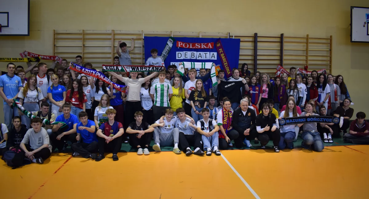 Szkoły i Przedszkola, Koszulki Sportowej uczniowie debatowali kibicowaniu - zdjęcie, fotografia