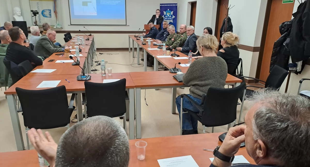 Samorządy i Instytucje, Bezpieczeństwo parkowanie Dęblinie Podsumowanie debaty działania przynoszą efekt - zdjęcie, fotografia