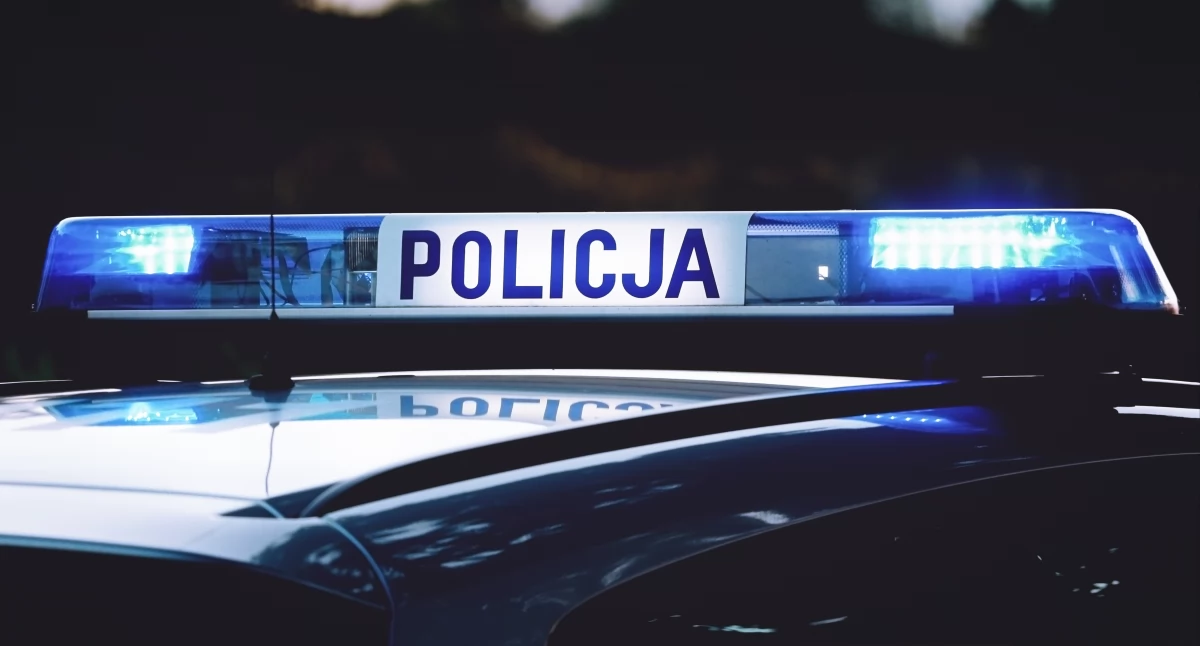 Kryminalne, Mercedes niesprawne technicznie Młodzi kierowcy ukarani mandatami - zdjęcie, fotografia