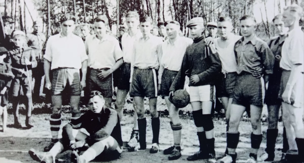 Częstymi gośćmi ireńskiego parku byli sportowcy. Chętnie spędzali czas na stadionie lub korcie (fot. z archiwum Tadeusza Opieki)