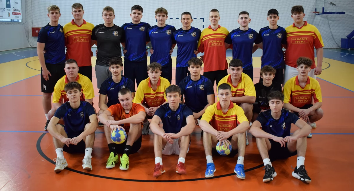 Inne Sporty, Licealiści ograli Budowlańców szczypiorniaka - zdjęcie, fotografia