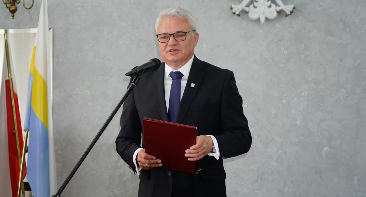 Samorządy i Instytucje, Roman Bytniewski dostał prawie tysiące podwyżki! - zdjęcie, fotografia
