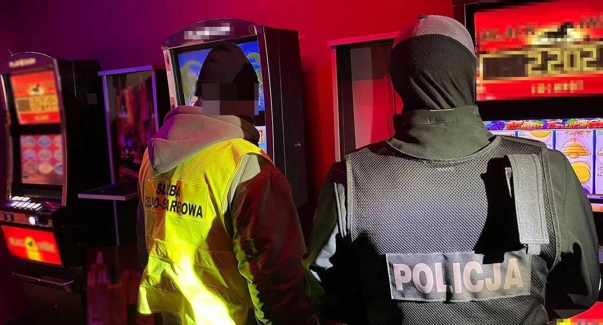 Kryminalne, Poszukiwany latek zatrzymany Policja znalazła automaty narkotyki - zdjęcie, fotografia