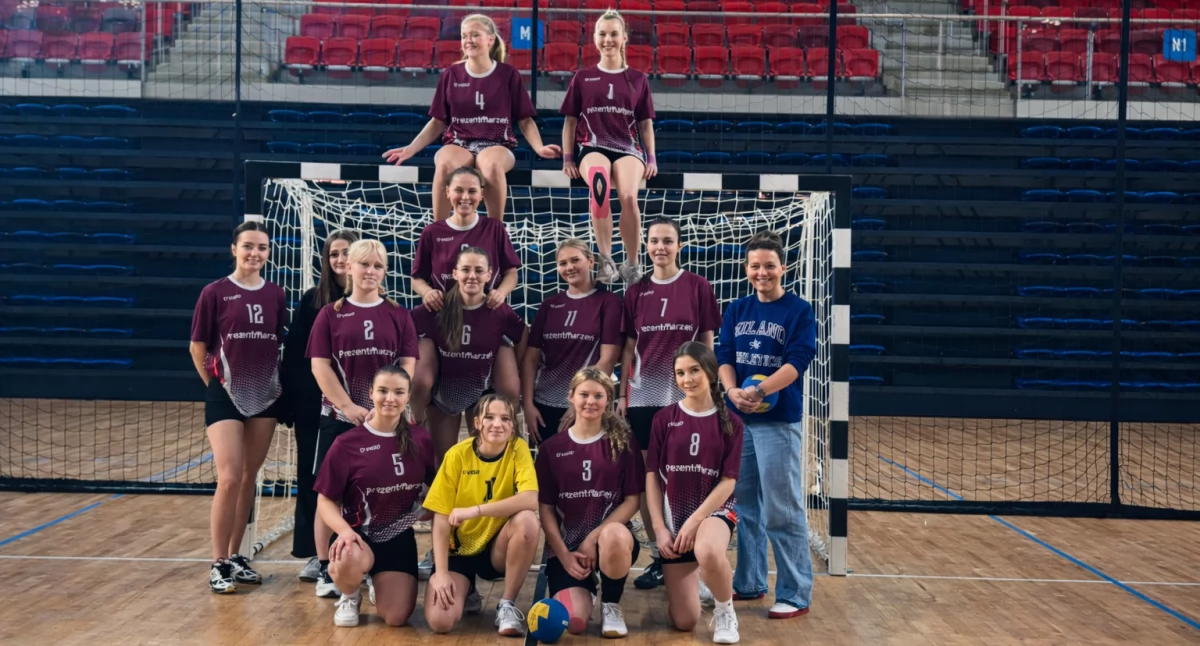 Inne Sporty, Sukces Budowlanki wyciągnięcie ręki - zdjęcie, fotografia