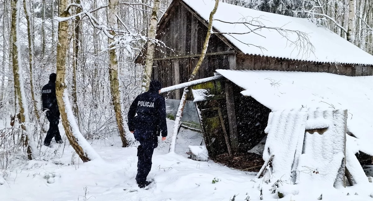 Straż i Policja, Mróz zagraża życiu bezdomnych zwierząt sprawdź możesz pomóc! - zdjęcie, fotografia