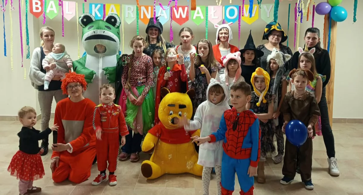Społeczeństwo, Karnawałowa magia dzieci! pełen tańca bajkowych strojów - zdjęcie, fotografia
