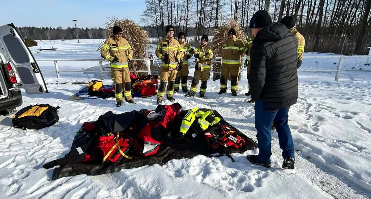 Straż i Policja, Ratownictwo lodowe praktyce Strażacy doskonalili swoje umiejętności - zdjęcie, fotografia