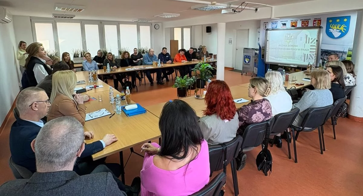 Społeczeństwo, Służby instytucje razem przeciw przemocy Powiatowa konferencja wsparciu ofiar przestępstw - zdjęcie, fotografia