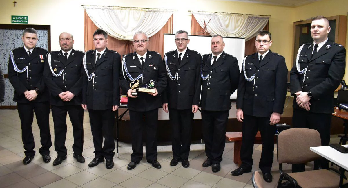 Społeczeństwo, latach zmiana Sierskowola! przejął stery jednostki - zdjęcie, fotografia