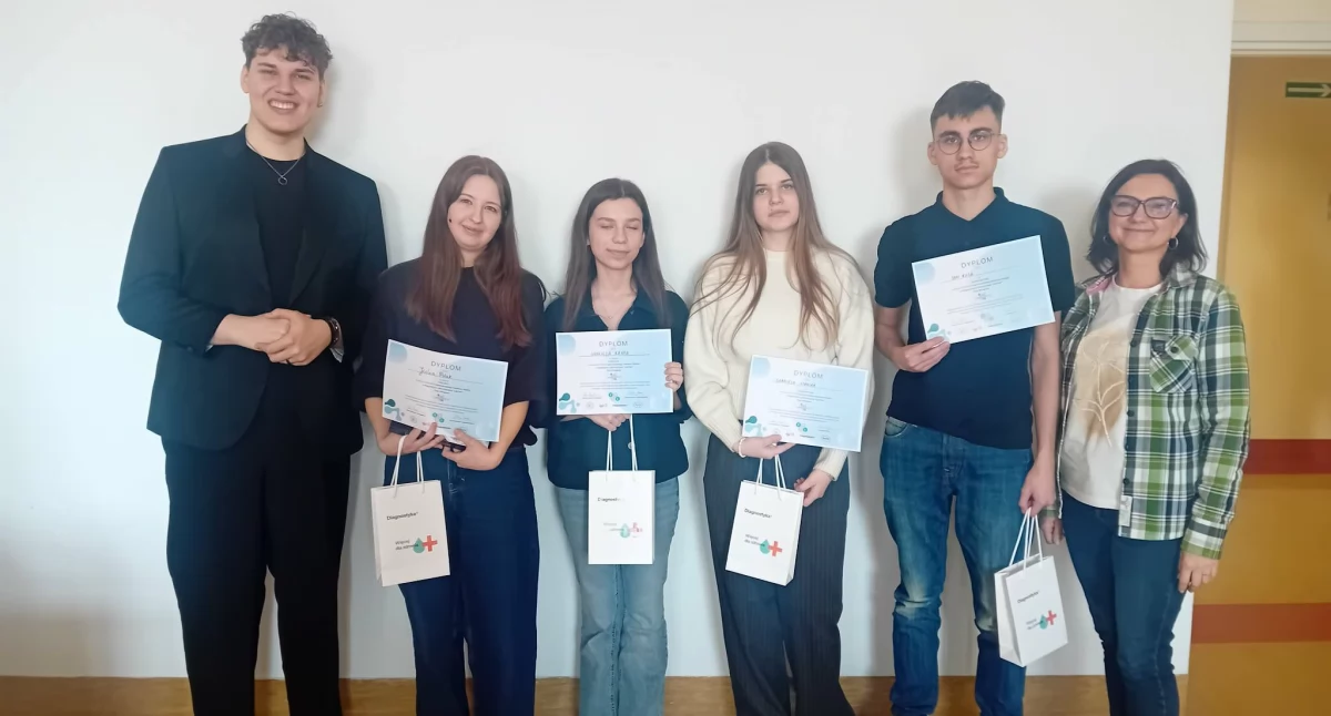 Szkoły i Przedszkola, Sukces uczniów ogólnopolskim konkursie diagnostyki laboratoryjnej - zdjęcie, fotografia