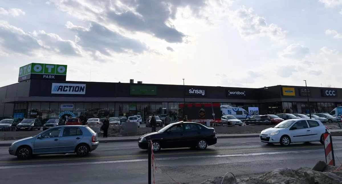 Społeczeństwo, Oficjalne otwarcie parku handlowego centrum zakupowe mieście - zdjęcie, fotografia