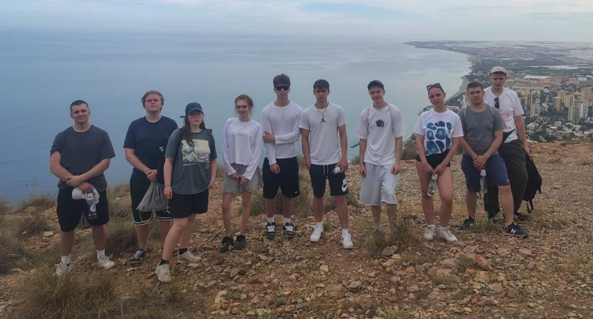 Po zajęciach młodzież korzysta z wolnego czasu, odwiedzając okoliczne miejsca. W programie znalazły się wypady na plażę, wycieczka do Almería oraz górska wyprawa.