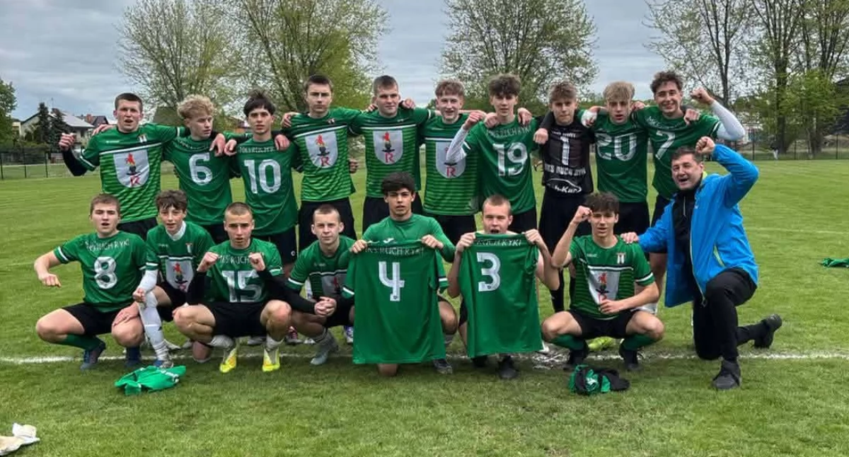 Piłka nożna, Szalony juniorów Ruchu Siedem czerwone kartki - zdjęcie, fotografia