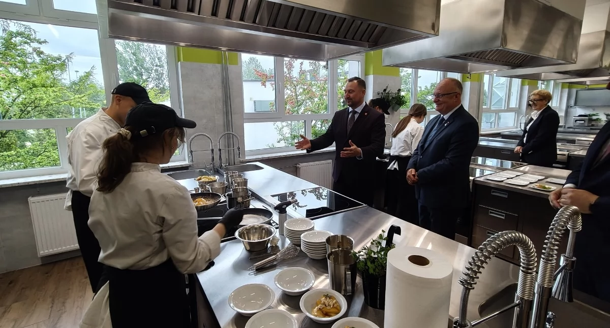 Nowa pracownia ma służyć przede wszystkim uczniom kształcącym się w zawodach związanych z gastronomią. 