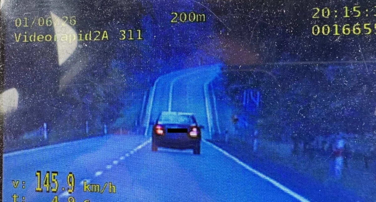 Kryminalne, prawa jazdy zatrzymane Kierowcy pędzili nawet - zdjęcie, fotografia