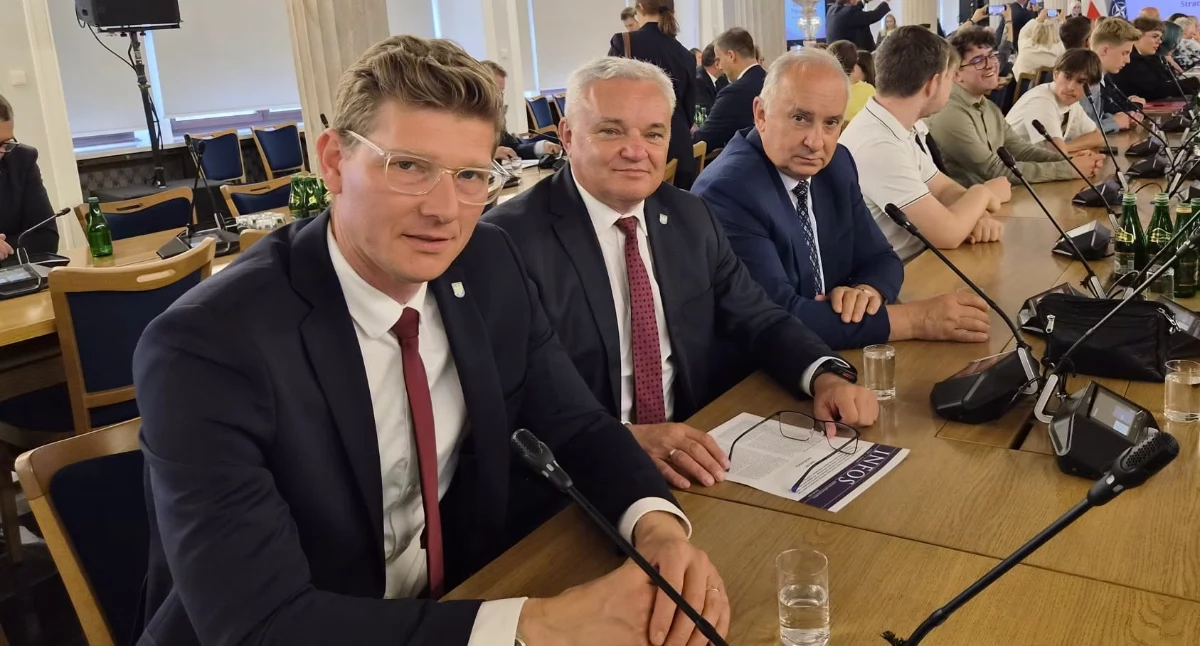 Samorządy i Instytucje, Dęblin sejmowej konferencji wojnie informacyjnej Miasto wzmacnia cyfrową odporność infrastruktury - zdjęcie, fotografia