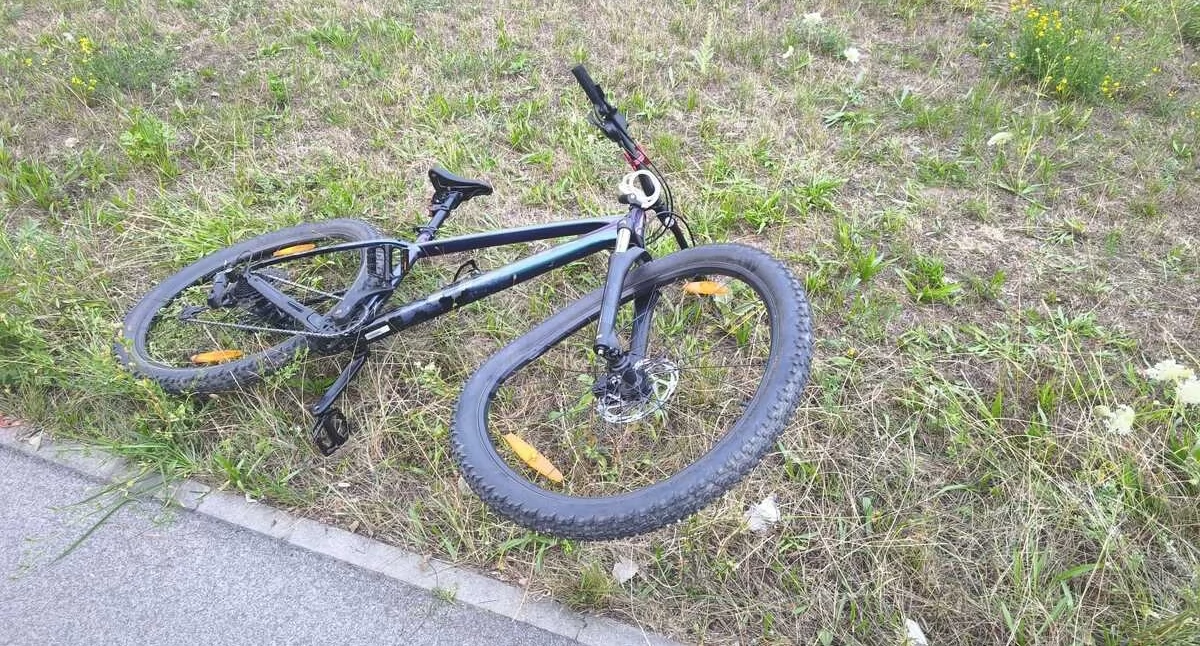 Wypadki Drogowe, Wypadek skrzyżowaniu Skarżyńskiego Towarowej Dęblinie letni rowerzysta trafił szpitala - zdjęcie, fotografia