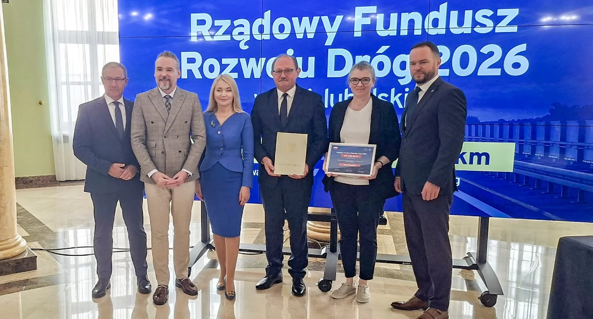 Zdjęcie: Umowę na dofinansowanie wójt gminy Nowodwór Ryszard Piotrowski podpisał z wojewodą lubelskim Krzysztofem Komorskim